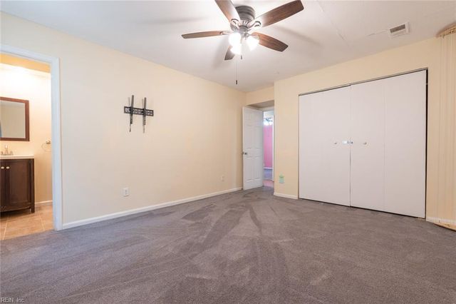 1864 Aquamarine DR, Virginia Beach, VA 23456