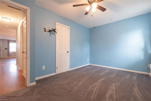 1864 Aquamarine DR, Virginia Beach, VA 23456