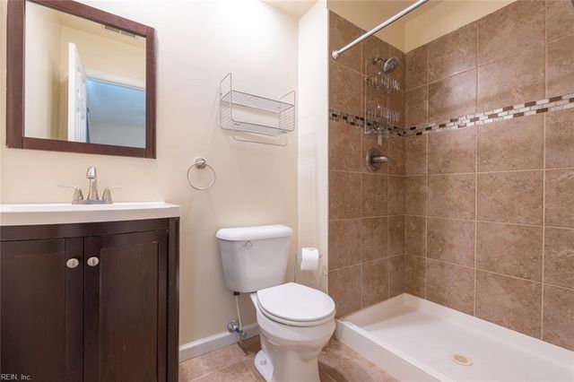 1864 Aquamarine DR, Virginia Beach, VA 23456