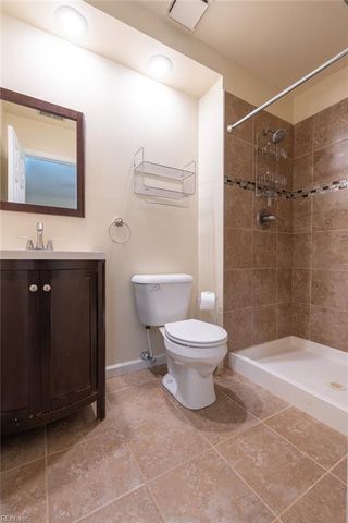 1864 Aquamarine DR, Virginia Beach, VA 23456