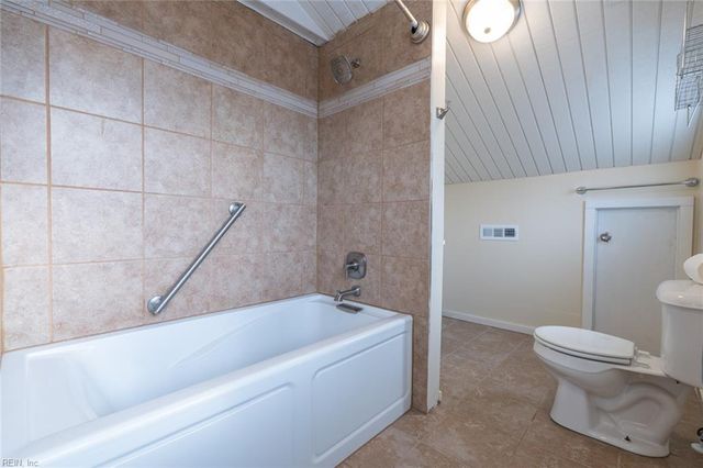 1864 Aquamarine DR, Virginia Beach, VA 23456