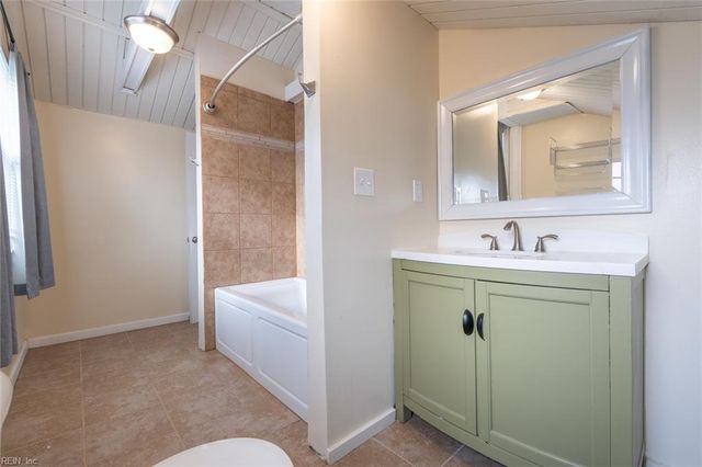 1864 Aquamarine DR, Virginia Beach, VA 23456