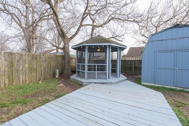 1864 Aquamarine DR, Virginia Beach, VA 23456