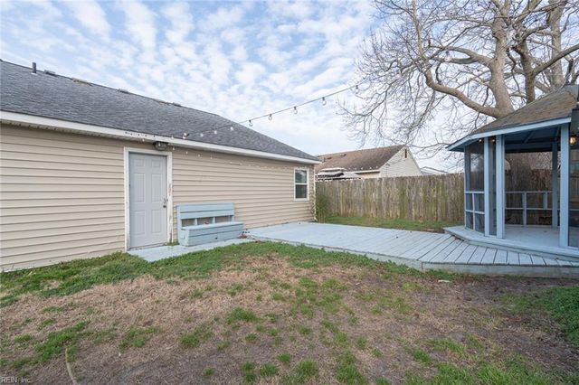 1864 Aquamarine DR, Virginia Beach, VA 23456