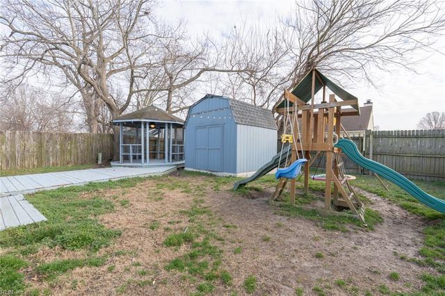 1864 Aquamarine DR, Virginia Beach, VA 23456