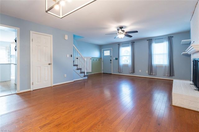 1864 Aquamarine DR, Virginia Beach, VA 23456