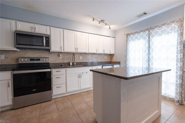 1864 Aquamarine DR, Virginia Beach, VA 23456