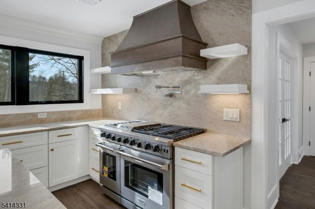 126 Emerson Ln, Berkeley Heights Twp., NJ 07922