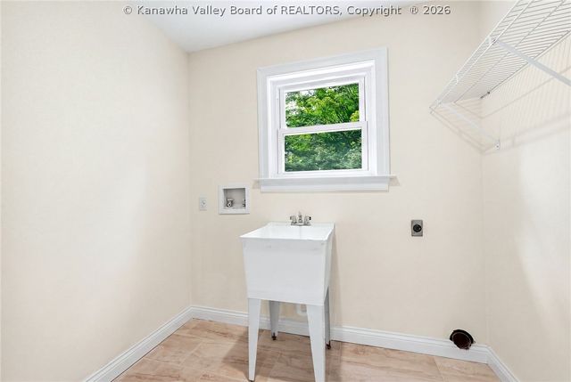 1589 Mount Alpha Road, Charleston, WV 25304