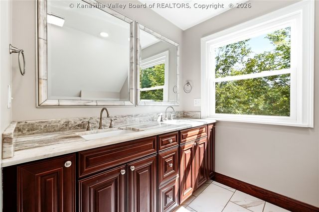 1589 Mount Alpha Road, Charleston, WV 25304