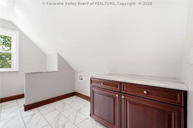 1589 Mount Alpha Road, Charleston, WV 25304
