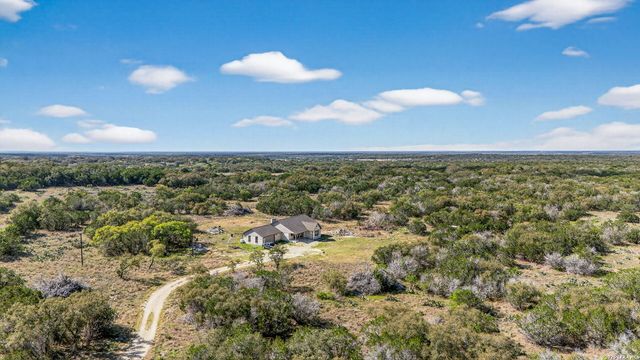 4317 CR 251, Hondo, TX 78861