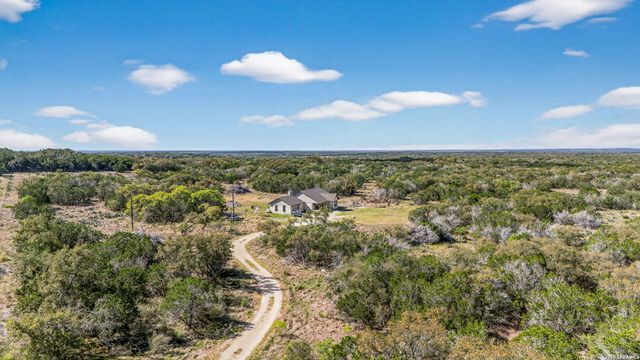 4317 CR 251, Hondo, TX 78861