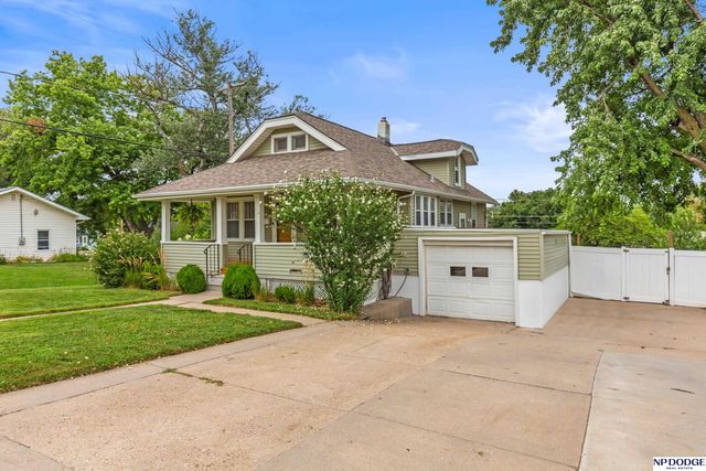 5880 Bancroft Street, Omaha, NE 68106