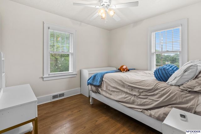 5880 Bancroft Street, Omaha, NE 68106