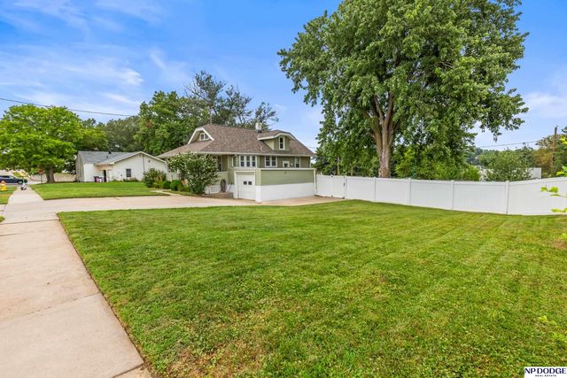 5880 Bancroft Street, Omaha, NE 68106