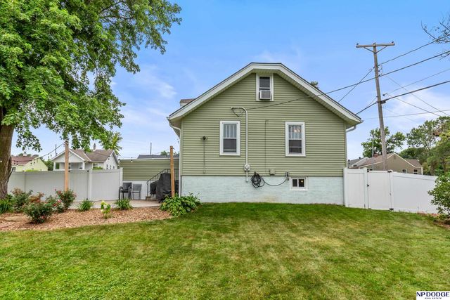 5880 Bancroft Street, Omaha, NE 68106