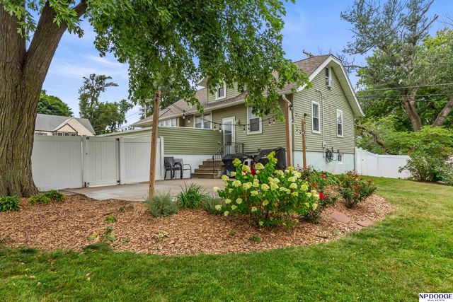 5880 Bancroft Street, Omaha, NE 68106