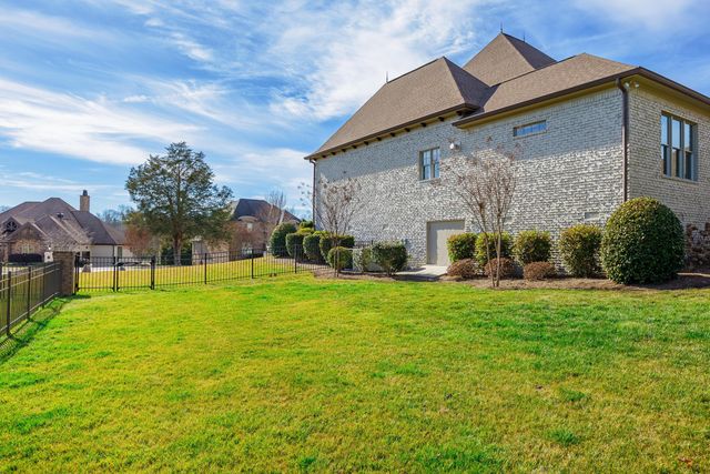 8002 Jonathan Drive, Ooltewah, TN 37363