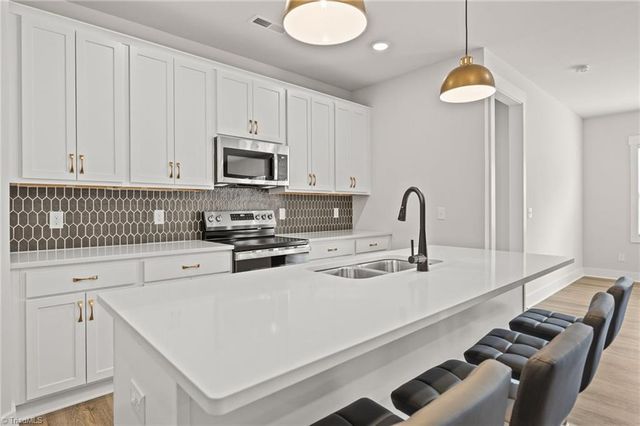 9151 Stoney River Lane, Kernersville, NC 27284