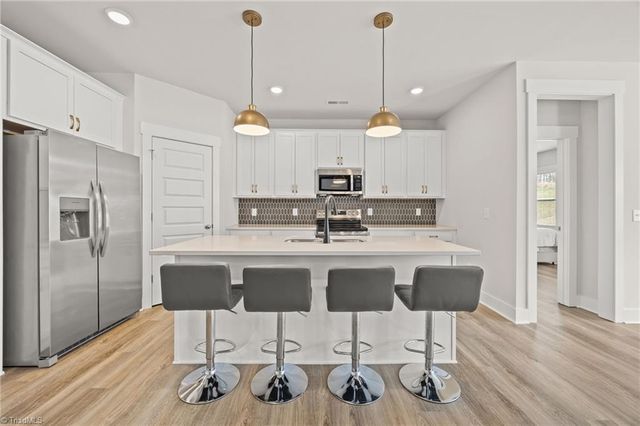 9151 Stoney River Lane, Kernersville, NC 27284