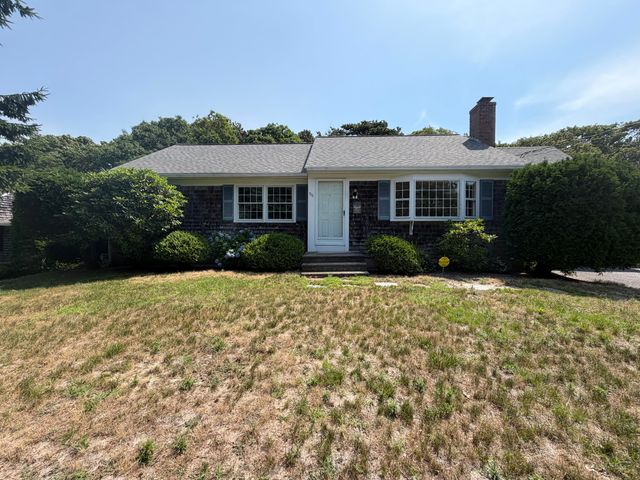 96 Pawkannawkut Drive, South Yarmouth, MA 02664