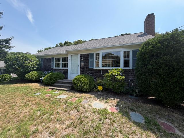 96 Pawkannawkut Drive, South Yarmouth, MA 02664