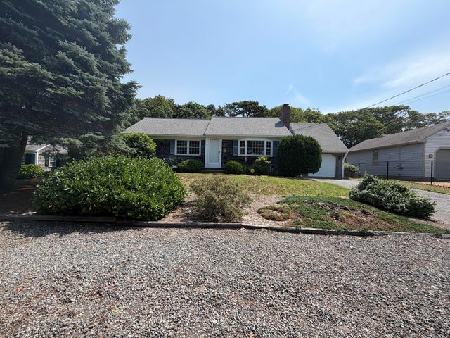 96 Pawkannawkut Drive, South Yarmouth, MA 02664