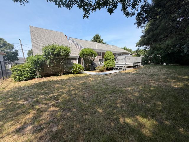 96 Pawkannawkut Drive, South Yarmouth, MA 02664