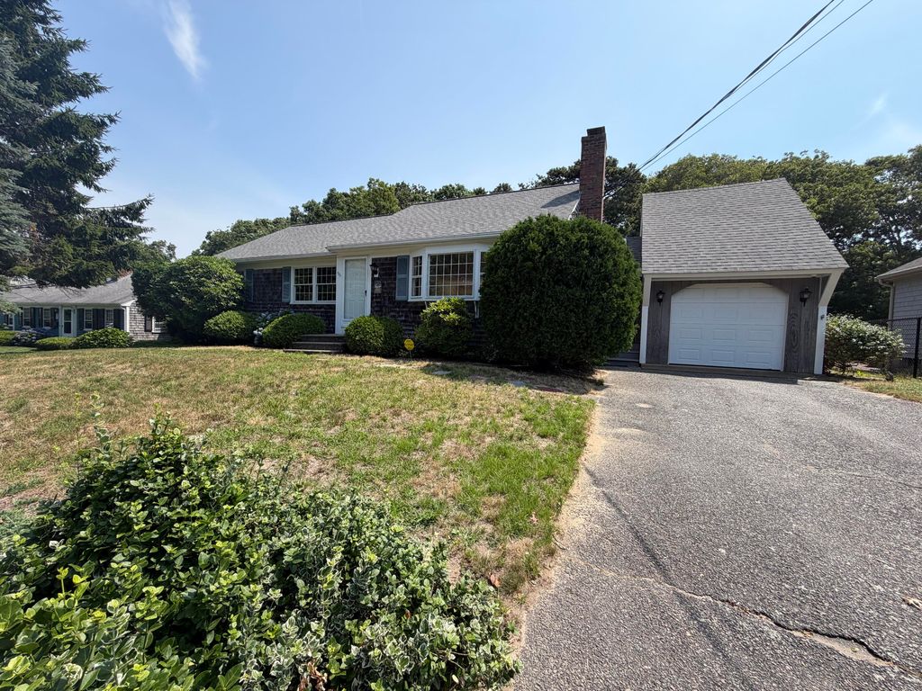 96 Pawkannawkut Drive, South Yarmouth, MA 02664