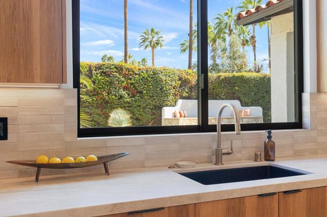 968 N Rose Avenue, Palm Springs, CA 92262