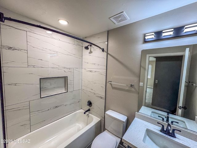 6938 S Creek Run Avenue, Tucson, AZ 85756
