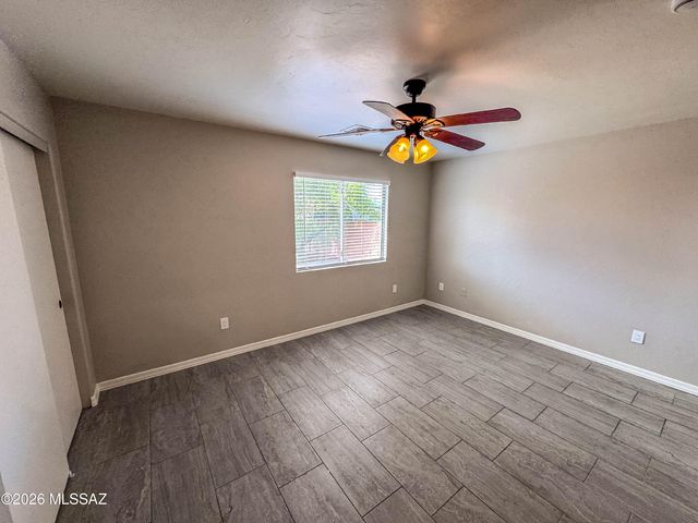 6938 S Creek Run Avenue, Tucson, AZ 85756