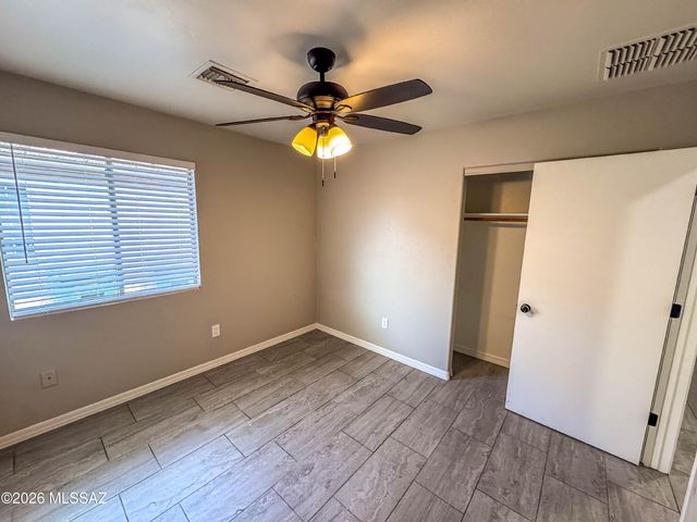 6938 S Creek Run Avenue, Tucson, AZ 85756