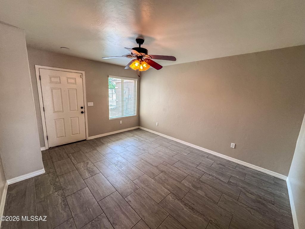 6938 S Creek Run Avenue, Tucson, AZ 85756