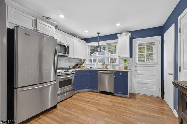 870 Crescent Dr, Rahway City, NJ 07065