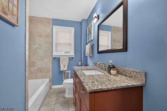 870 Crescent Dr, Rahway City, NJ 07065