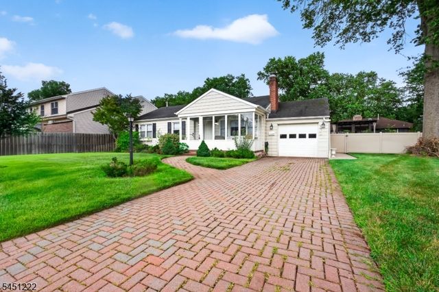 870 Crescent Dr, Rahway City, NJ 07065