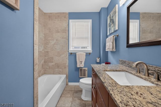 870 Crescent Dr, Rahway City, NJ 07065