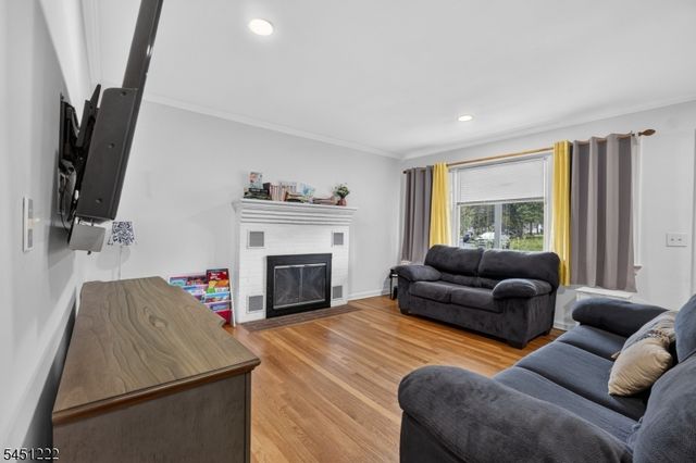 870 Crescent Dr, Rahway City, NJ 07065