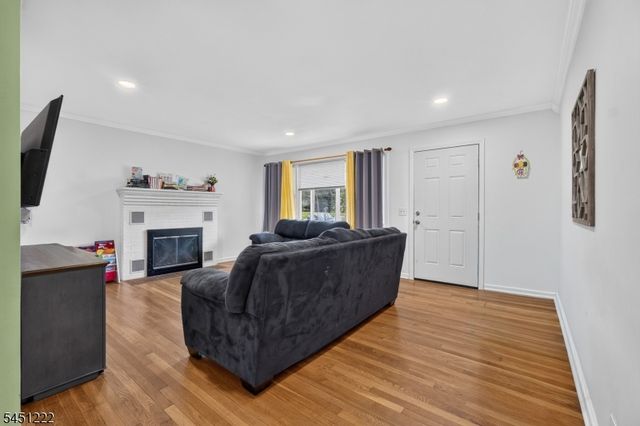 870 Crescent Dr, Rahway City, NJ 07065