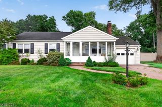 870 Crescent Dr, Rahway City, NJ 07065
