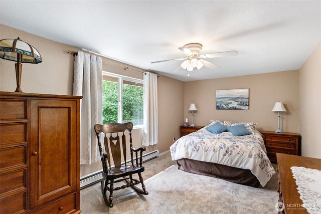 17729 S Tapps Drive E, Lake Tapps, WA 98391
