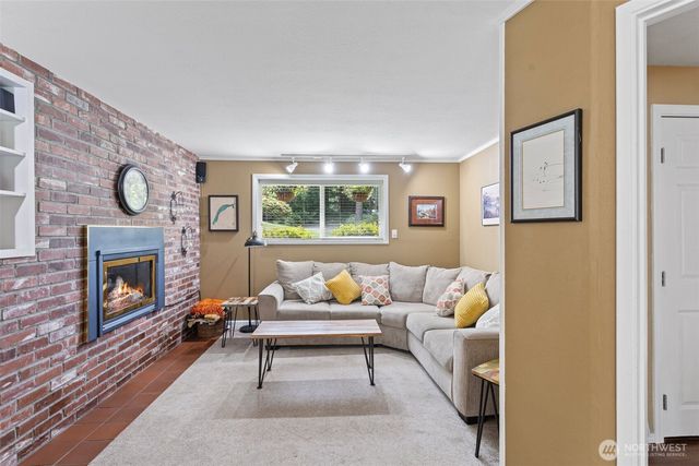 17729 S Tapps Drive E, Lake Tapps, WA 98391