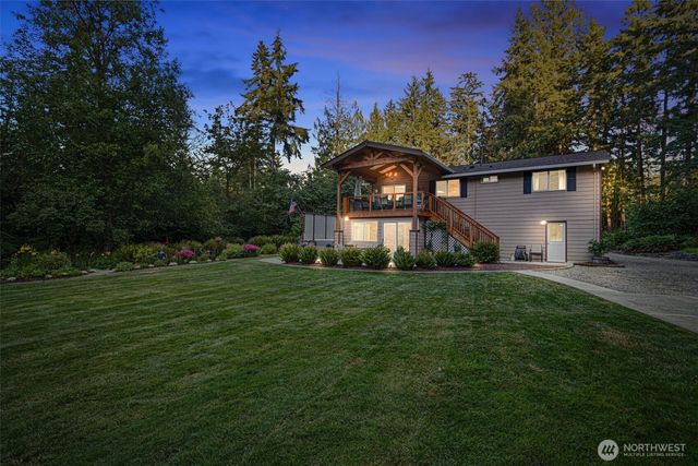 17729 S Tapps Drive E, Lake Tapps, WA 98391