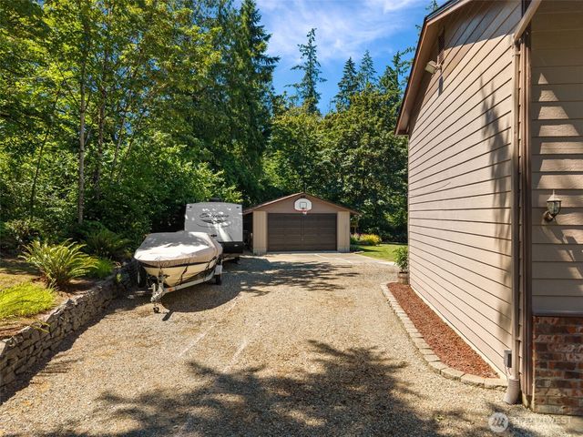 17729 S Tapps Drive E, Lake Tapps, WA 98391