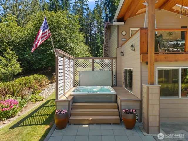 17729 S Tapps Drive E, Lake Tapps, WA 98391
