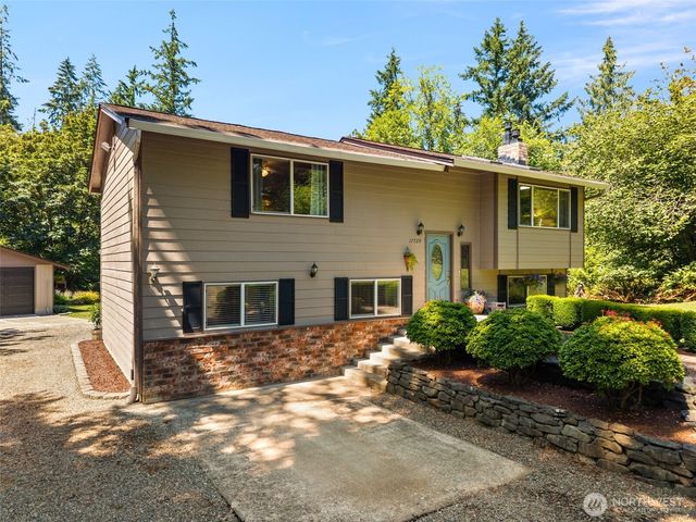 17729 S Tapps Drive E, Lake Tapps, WA 98391