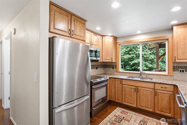 17729 S Tapps Drive E, Lake Tapps, WA 98391