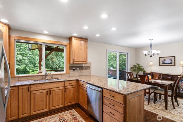 17729 S Tapps Drive E, Lake Tapps, WA 98391